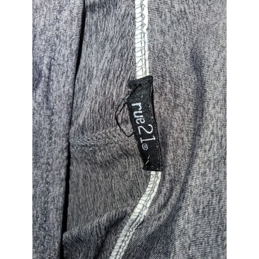 Rue 21 Women's Gray Capri Leggings, Size S/M, Peek A Boo Sides
